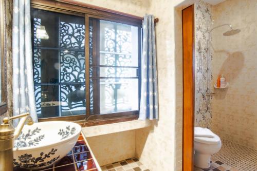 room detail thumbnail 2