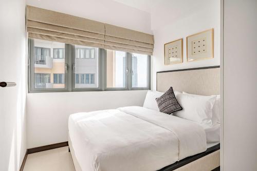 Luxury 2 Bed 2 Bath at Trizen by Resident Villas - image 2