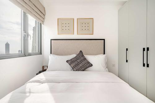 Luxury 2 Bed 2 Bath at Trizen by Resident Villas - image 13