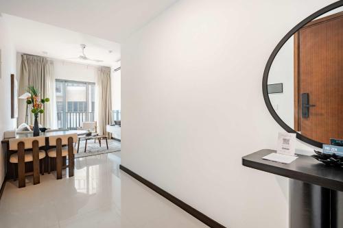 Luxury 2 Bed 2 Bath at Trizen by Resident Villas - image 9