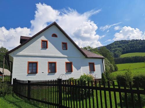 Tampilan eksterior, Chalupa u ztraceného potoka (Chalupa u ztraceneho potoka) in Vernirovice