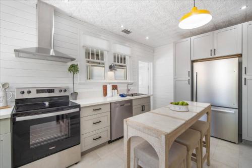 2BR Bungalow Near AMI! King, W/D, Long-Stay Deals