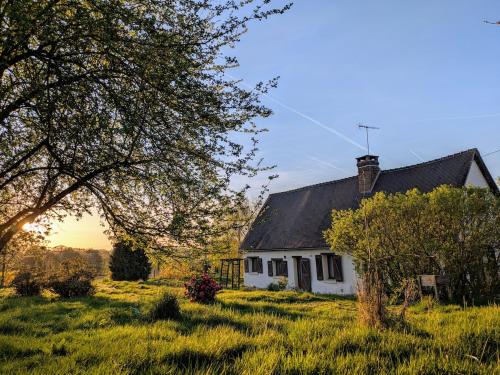 Charmante longère percheronne avec cheminée, jacuzzi et verger gîte à louer Charbonnières