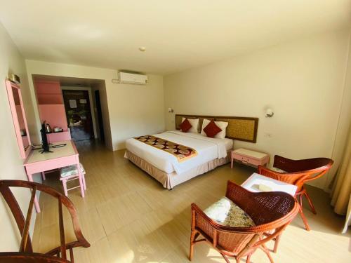 room detail thumbnail 1