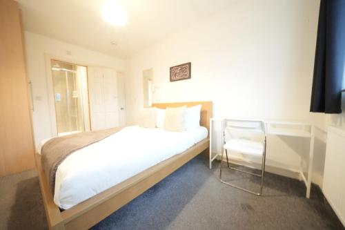 Great Airport Sleep PRIVATE bathroom in all ROOMS