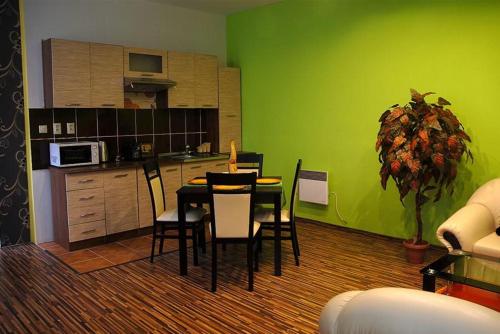 2 bedrooms, 4 beds
