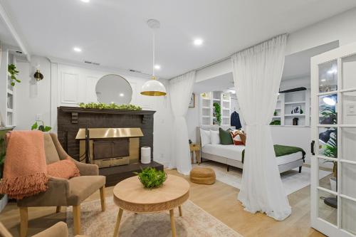 Cozy Winter 4BR Near DC with Firepit & Cocoa Bar in Waldorf (MD)