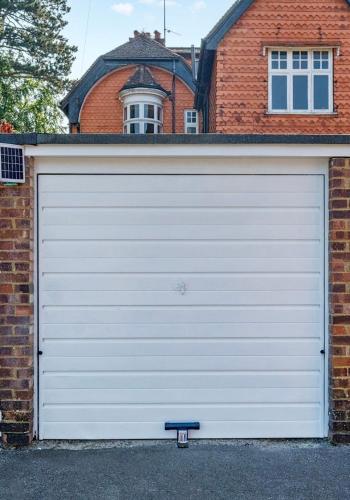 Delightful first floor two bed apartment five minutes walk from Dorking town centre in Dorking