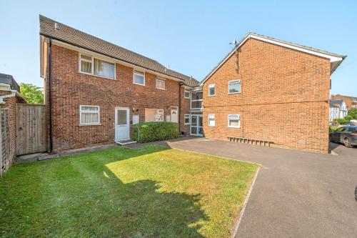 Delightful first floor two bed apartment five minutes walk from Dorking town centre in Dorking
