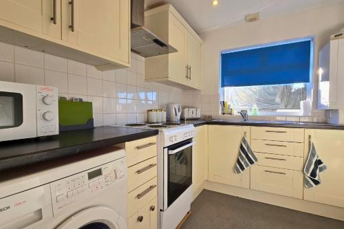 Delightful first floor two bed apartment five minutes walk from Dorking town centre in Dorking
