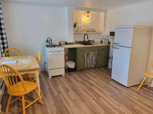 Cottage Place on Squam Lake - main image