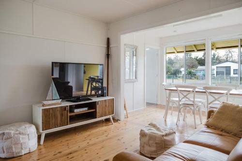 Free night! Pay for 2 stay for 3 in Lake Conjola