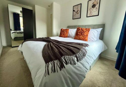 Stylish City Centre Stay with balcony - Near Football Stadiums