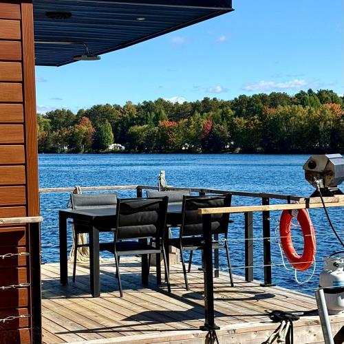 Parc de l'Île Melville 1 - Maison flottante (Parc de l'Ile Melville 1 - Maison flottante) in ชาวินิแกน (ควิเบก)