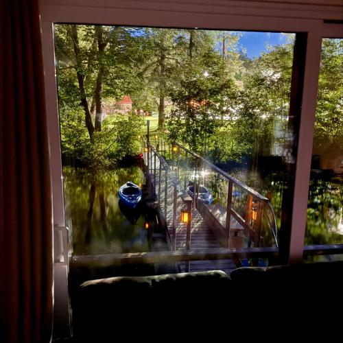 Parc de l'Île Melville 1 - Maison flottante (Parc de l'Ile Melville 1 - Maison flottante) in ชาวินิแกน (ควิเบก)