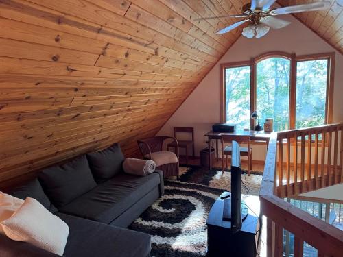 . Spooner Shores - Wooded, Lakefront Retreat