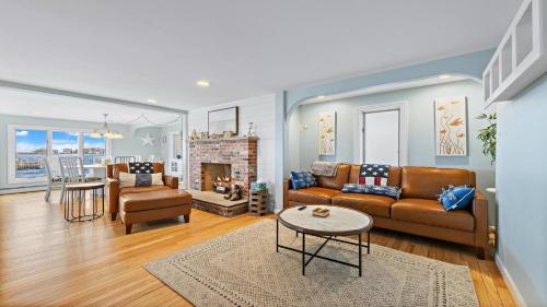 Relax At This 6 Bedroom 3 Bath Bay Front In Surf City in Surf City, USA