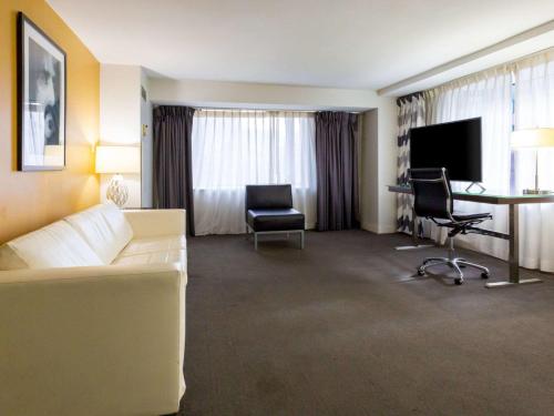 1 queen bed
