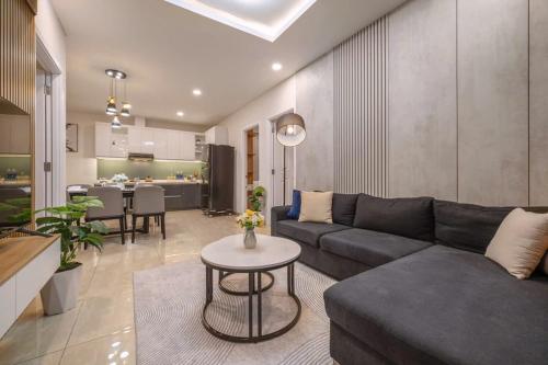 Luxury Riverside Apartment-3 Bedroom with Pool