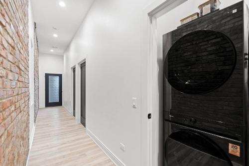 Chic Loft near United Center, UIC/IMD & Downtown in University Village