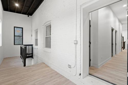 Oprema, Chic Loft near United Center, UIC/IMD & Downtown in University Village