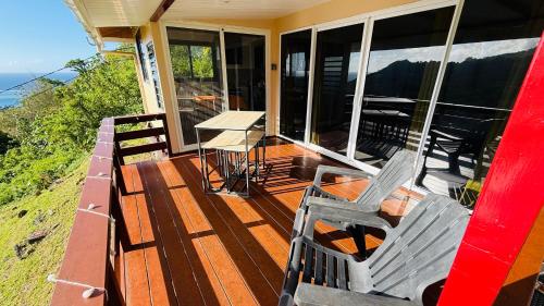 ระเบียง/ชานเรือน, MOOREA Bungalow Kohimana avec vue lagon in มาฮาเรปา