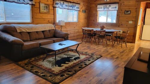 The Grizzly Den Cabin Warrens WI