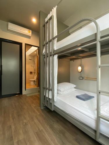 Monomer Hostel Bangkok Room Type - Family Room with Private Bathroom(5th Floor with No Elevator) Monomer Hostel Bangkok Room Type - Family Room with Private Bathroom(5th Floor with No Elevator)