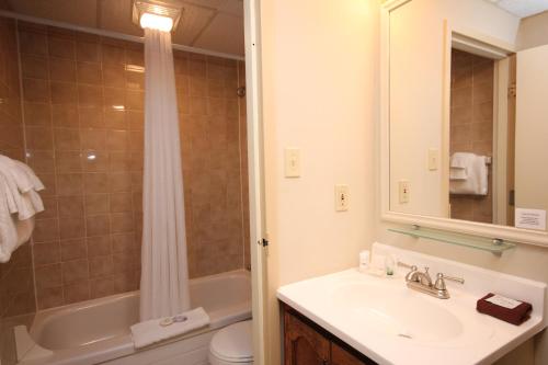 Standard Queen Suite with Two Queen Beds