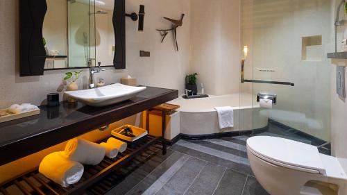 room detail thumbnail 2