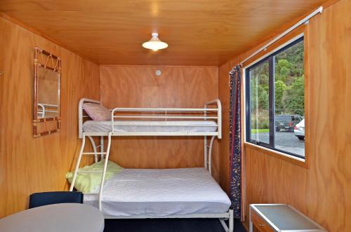 Cabin with Shared Facilities - Towels/Linen/Blanket Extra Fee