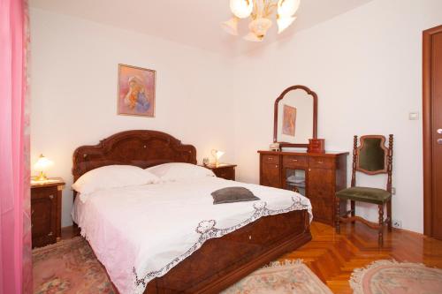 Apartment Dolores, Split