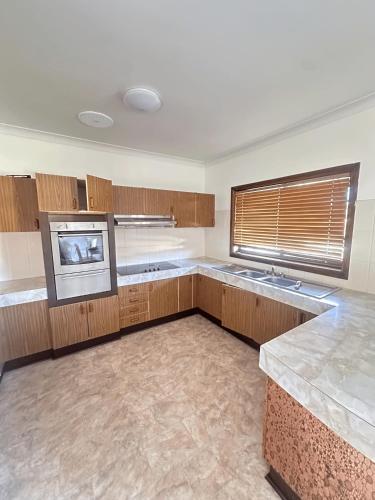 Spacious Queen Room in Two Story House - L6 in ليفر بول