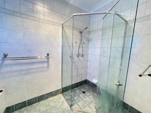 Spacious Queen Room in Two Story House - L6 in ليفر بول