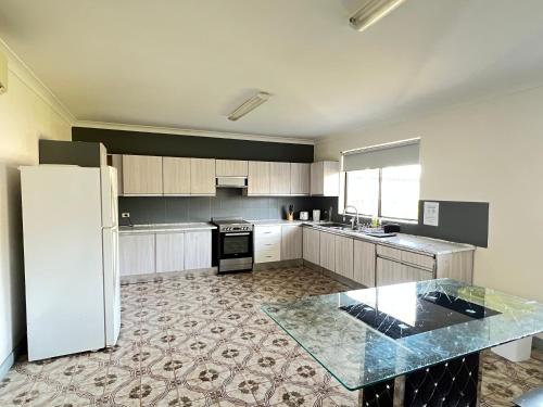 Spacious Queen Room in Two Story House - L6 in ليفر بول