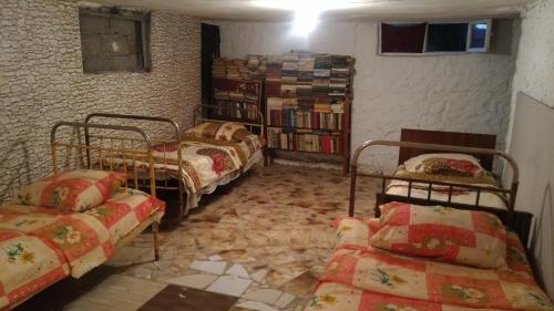 4 twin beds
