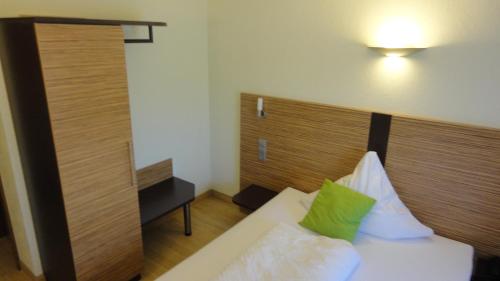 1 double bed