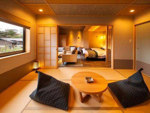 漁火の宿シーサイド観潮Japanese-Western Style Room with Ocean View “Ha-no-Shizuku”