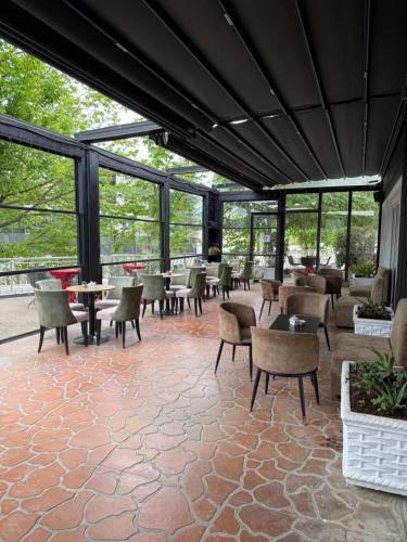 Krokodil hotel & bar in มุลเลต