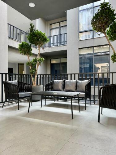 Spacious 2-BHK SkyPark One in โปลิสฟาวเดชั่น