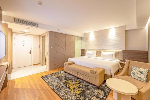Platinum Hotel Tunjungan Surabaya Room Type - Deluxe Premier