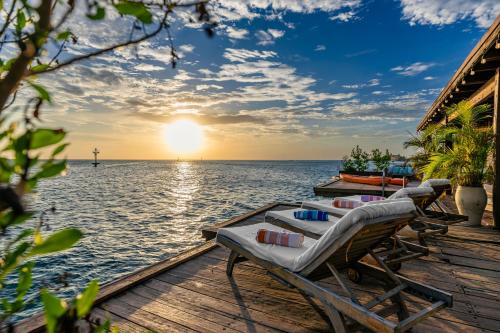 設施, Oceanfront Villa with Overwater Deck in 薩瓦內塔