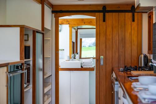 Tarras Tiny Haven - Wake up to Breathtaking Mountains in Tarras