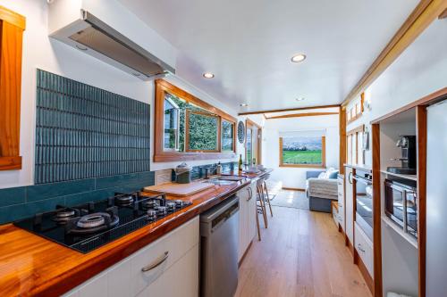 Tarras Tiny Haven - Wake up to Breathtaking Mountains in Tarras