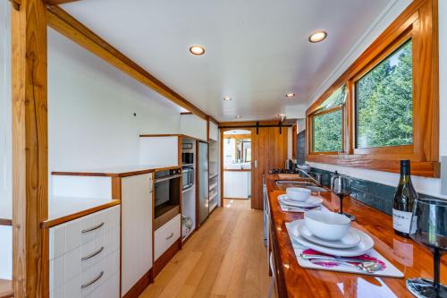 Tarras Tiny Haven - Wake up to Breathtaking Mountains in Tarras