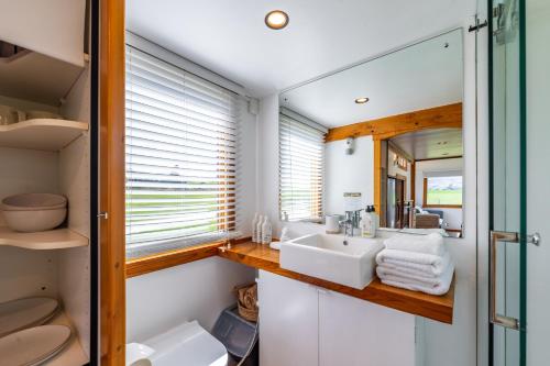 Tarras Tiny Haven - Wake up to Breathtaking Mountains in Tarras