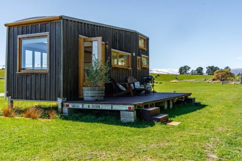 Tarras Tiny Haven - Wake up to Breathtaking Mountains in Tarras