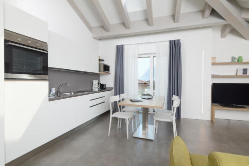 One-Bedroom Apartment with View