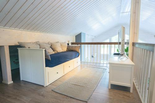 Hideout Villa Swan in Manamansalo