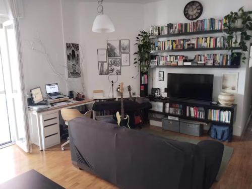 ห้องส่วนกลางสำหรับนั่งเล่น/ดูทีวี, Camera Spaziosa in Trilocale vicino alla metro in เซสโต ซาน โจวานนี่